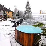 Urlaubsmagie - Ferienwohnung Frischluft - Sauna & Saisonaler Pool Sebnitz